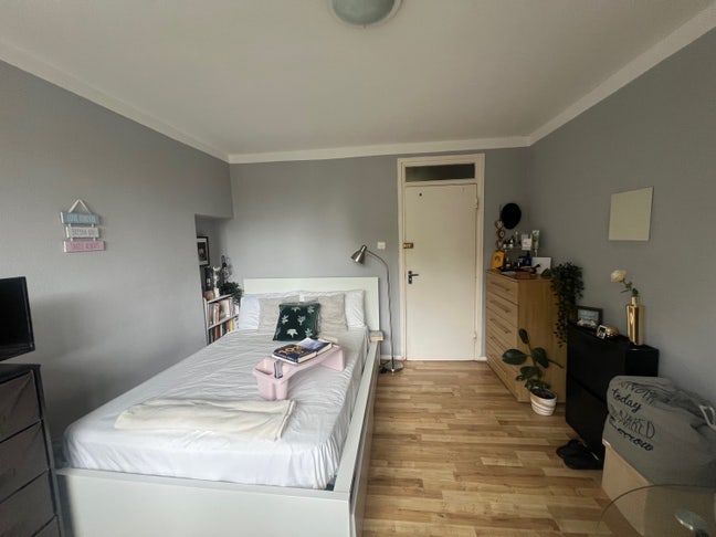Beautiful Double Bedroom with Private Shower -Z1 Main Photo