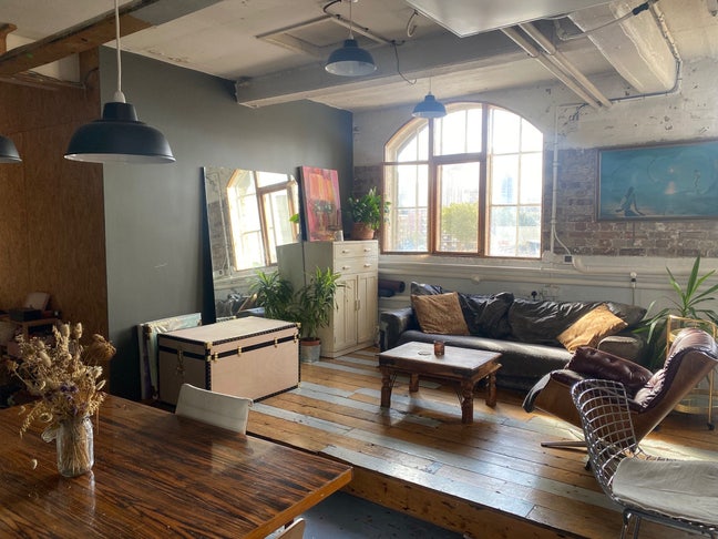 Light filled warehouse flat in Limehouse  Main Photo