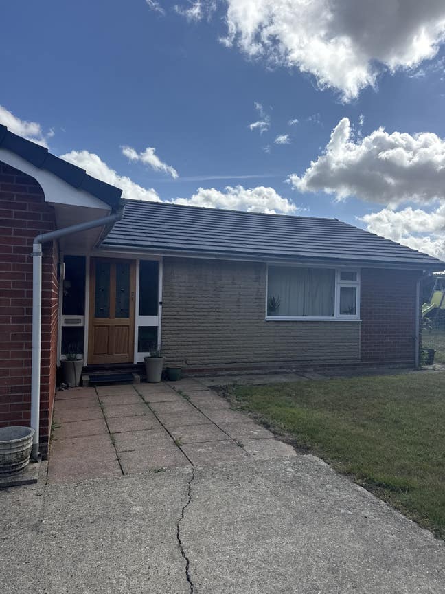 Large Double Room to Rent Main Photo