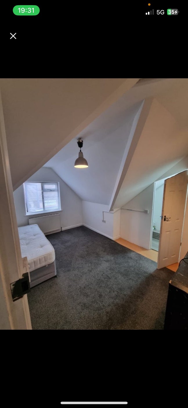 Studio to rent in Harrow(HA2) Main Photo