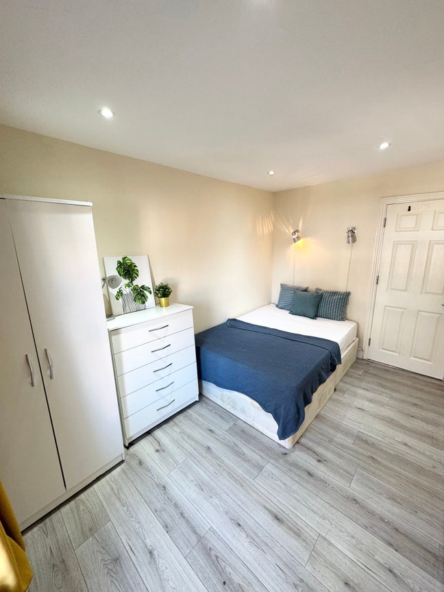 Fantastic Double Room in Kilburn Area, Zone 2 Main Photo