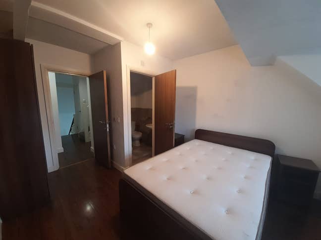 1 Double Bed with En-Suite Main Photo