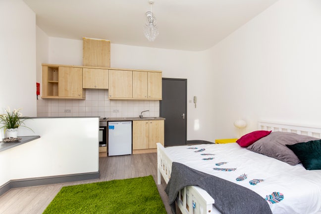 💜🗝 Bedsit W/Private Kitchen - All Bills Inc. Main Photo
