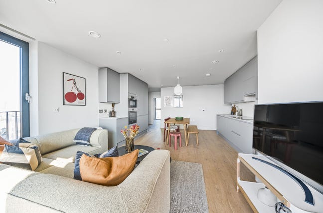 Spacious Double in Super Modern Building   Main Photo