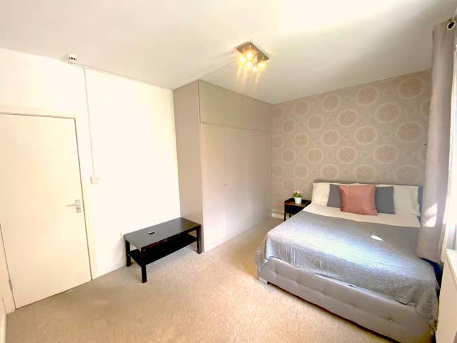 One Bright Double Room Available in Parsons Green Main Photo