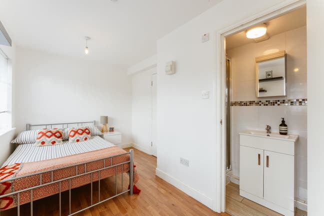 Spacious Double En Suite Room Available, Woodford Main Photo