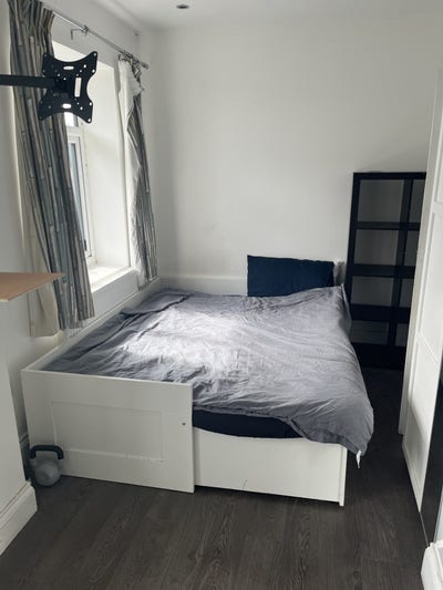 Hale Barns Room to rent with Gym and Swimming Pool Main Photo