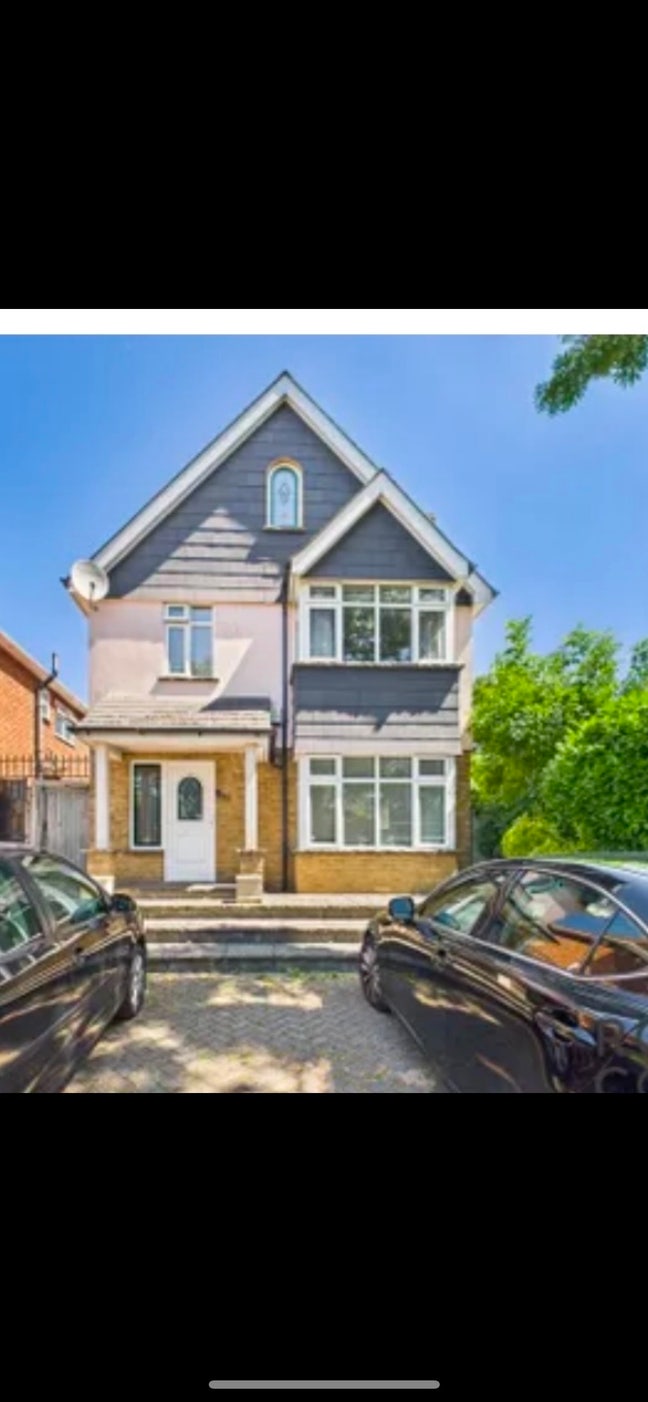 5 bed detached property  Main Photo