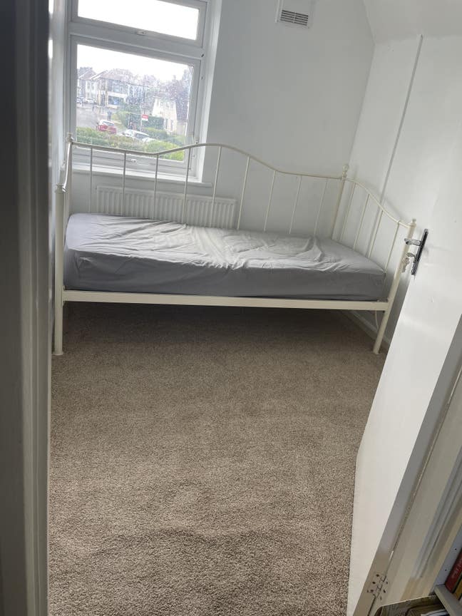 Single room, part furnished. Fishponds  Main Photo