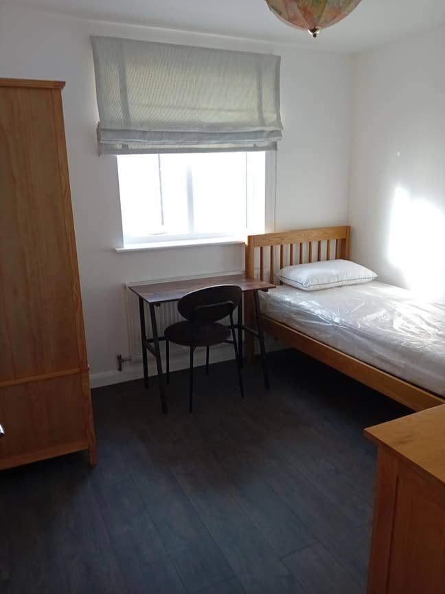 Larger Single furnished room in Golders Green  Main Photo