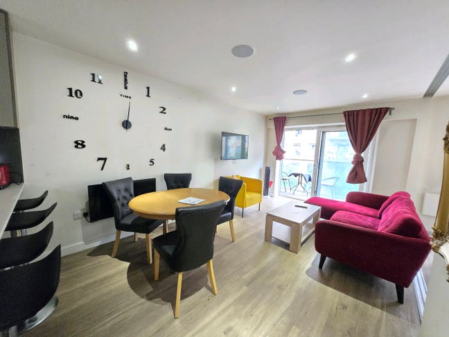 Modern One-Bedroom Apartment with Balcony close to Main Photo