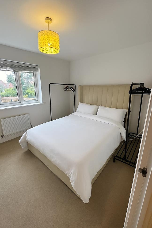 Double room + bathroom (ideal cabin crew) Main Photo