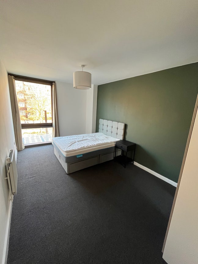 Large Modern Double Room Main Photo
