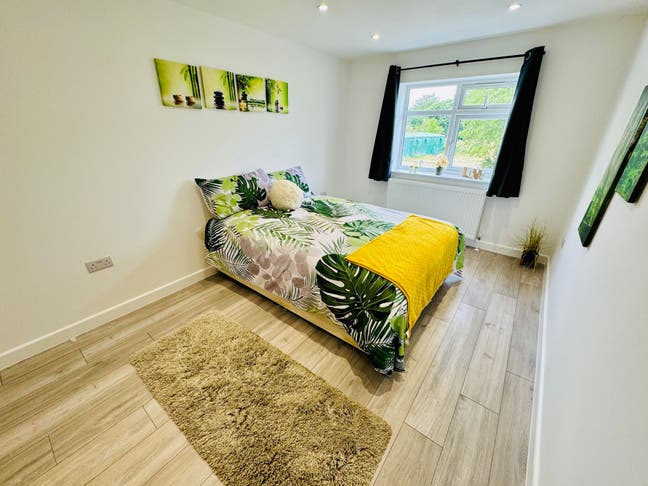 🏠 Rooms in a Prime Home in Perivale – Zone 4 Main Photo