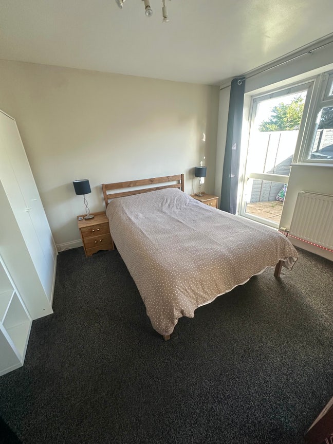 A Spacious Double room available Main Photo