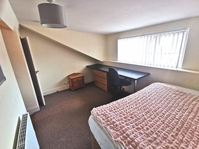 Spare room available in Fairfield Main Photo