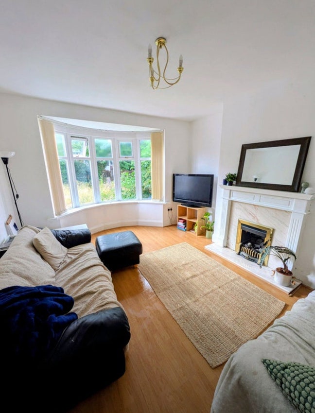 Double room in spacious house in High Heaton Main Photo