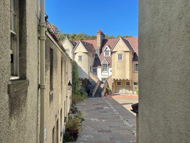 Super central 4 bedroom flat available  Main Photo