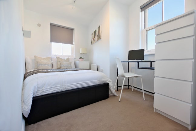  🌟All Girls 🌟Gorgeous Room 🌟 Central location Main Photo