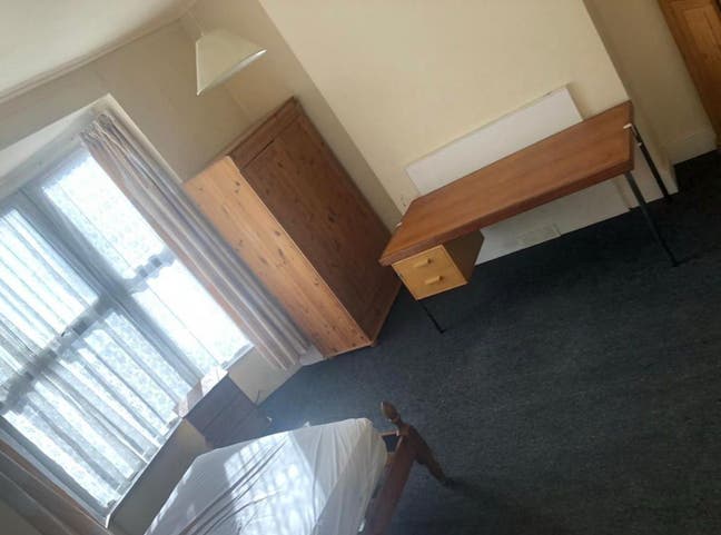 Spacious double room close to uni and city centre  Main Photo