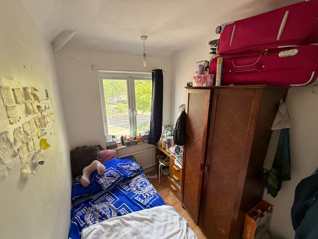Small room in a quiet house Main Photo