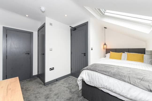 Room Mansfield 🔥 Available July 🏡 WB Main Photo