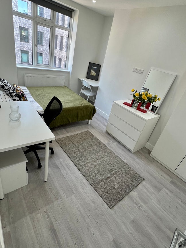 Last Minute-3 Rooms-on the Corner of Angel-All in! Main Photo