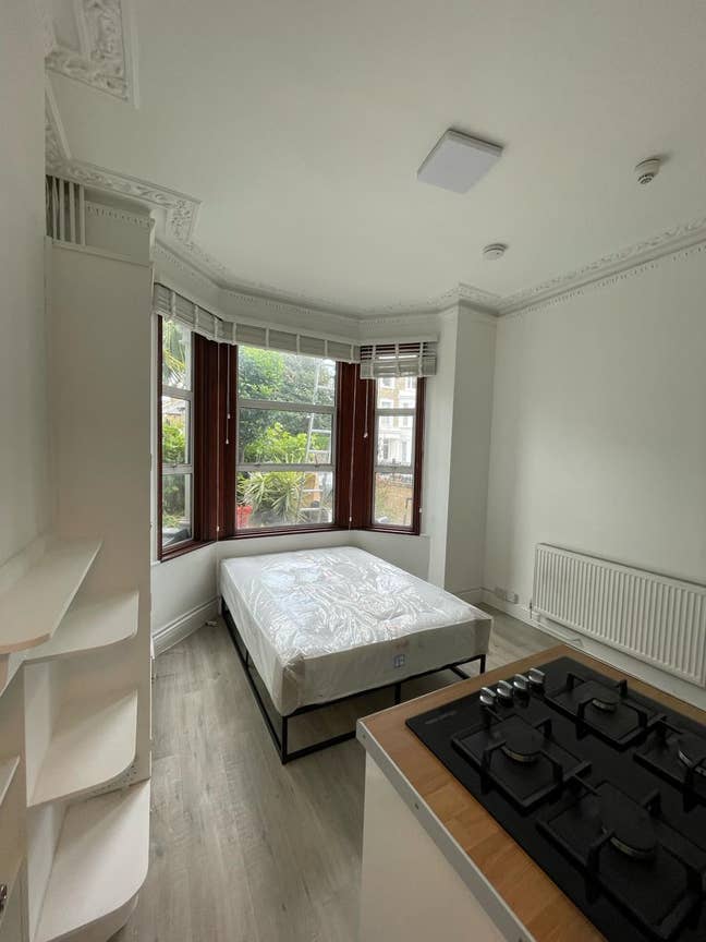 Self contained studio in W12 Main Photo