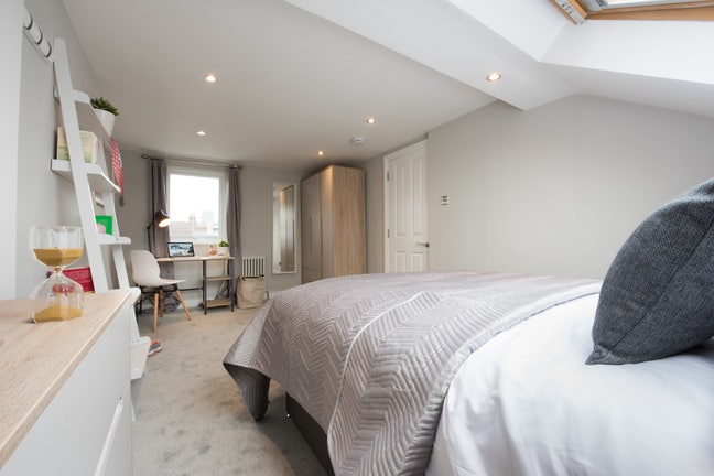 Stunning Double Bedroom in Fulham! Main Photo