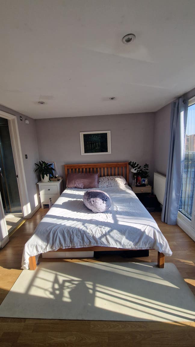 Large and light ensuite  Main Photo
