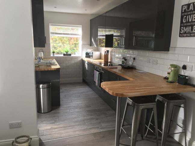 Large Double Bedroom in Superb Shared House Main Photo
