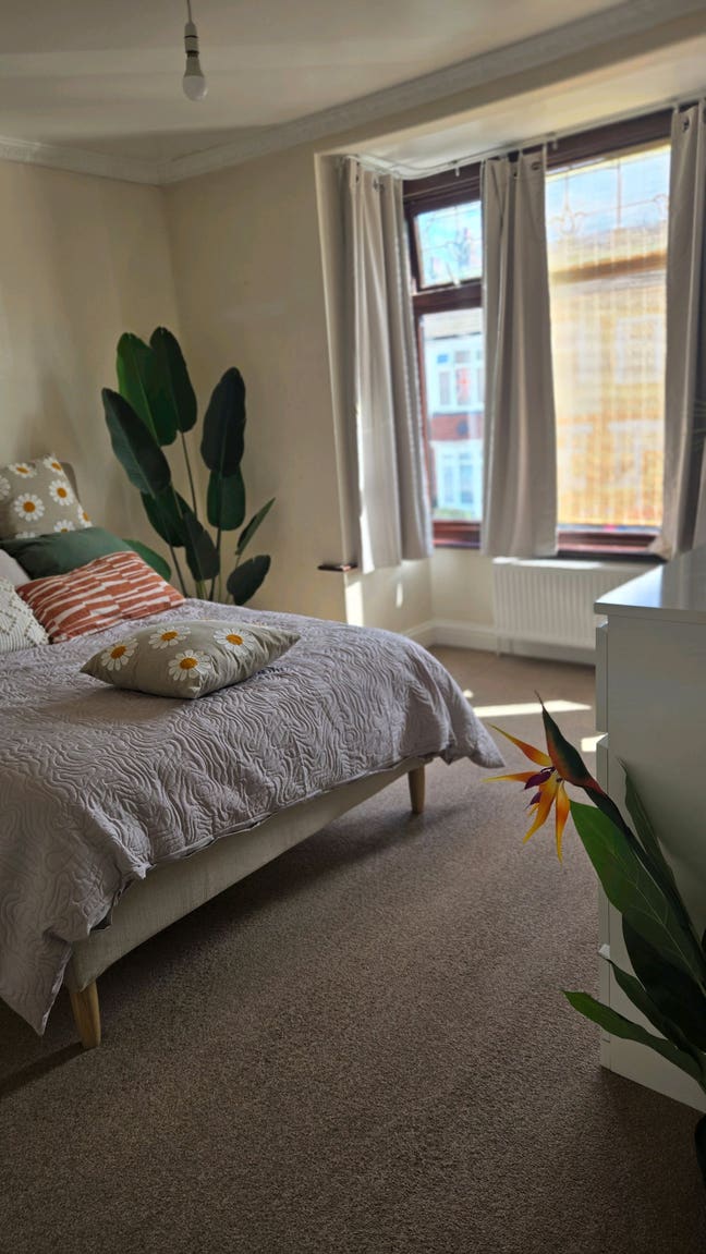  Large duble room to rent  Main Photo