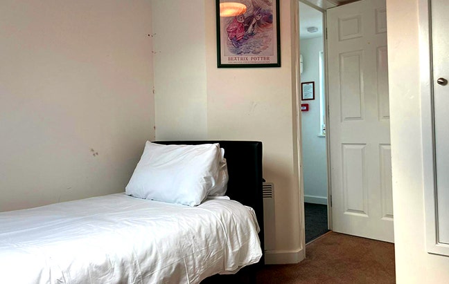🏡 Loft Small Family Suite for Rent – £200/week –  Main Photo