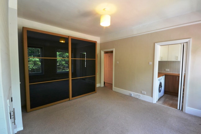 Studio to Rent Great Location Main Photo