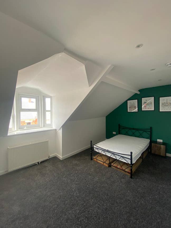 1 double sharing bath with 1 other- Available now Main Photo