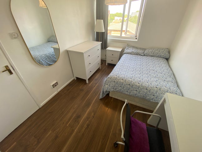 Shoreditch!! Amazing Room ! Available Now !! Main Photo