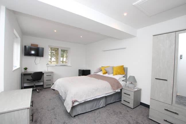 Furnished En-Suite Double Room in Desborough Main Photo