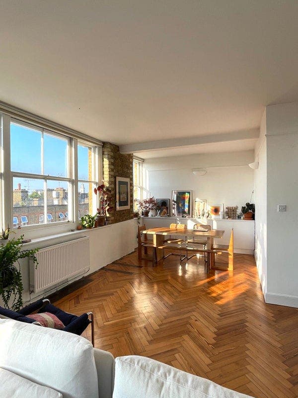 Huge bedroom in airy apartment Hackney Central  Main Photo