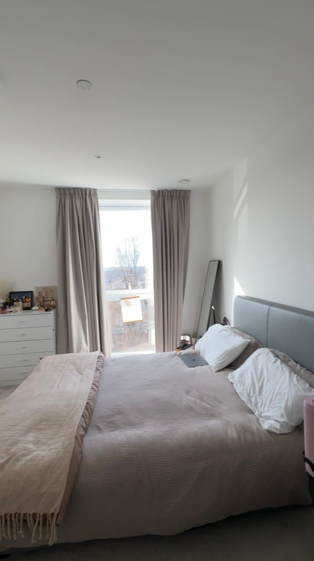 Spacious Double Room with Private Bathroom  Main Photo