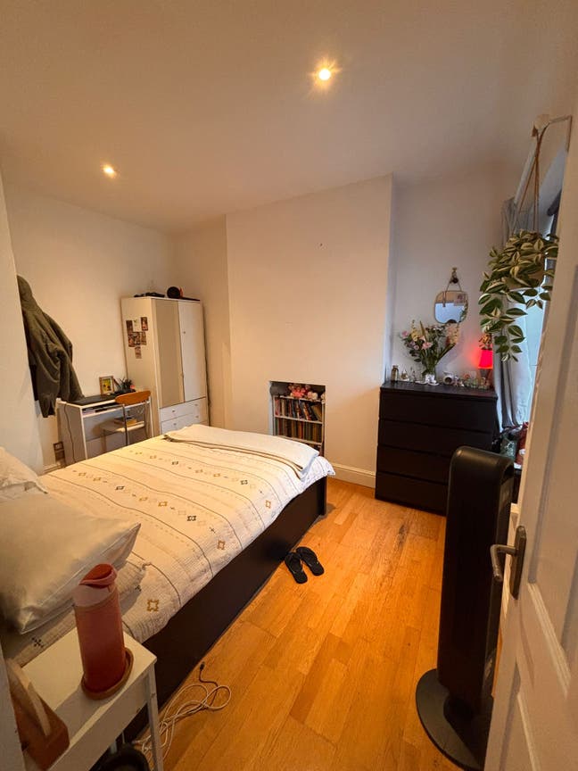 Dbl Room available in 2 bed flat Main Photo