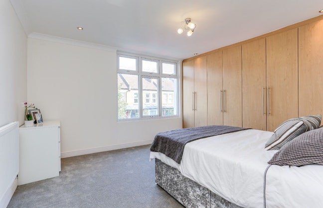 Double room in ultra modern professional house Main Photo