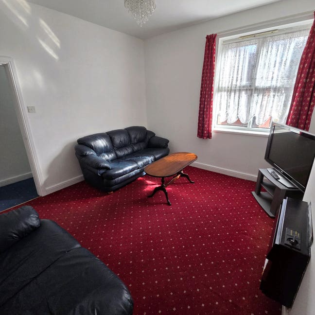 VERY LARGE Family Home - Oldbury/Smethwick  Main Photo