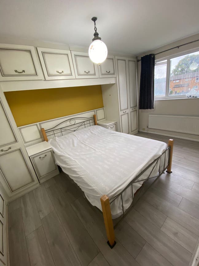 4 Bed House to Rent in Gants Hill Main Photo