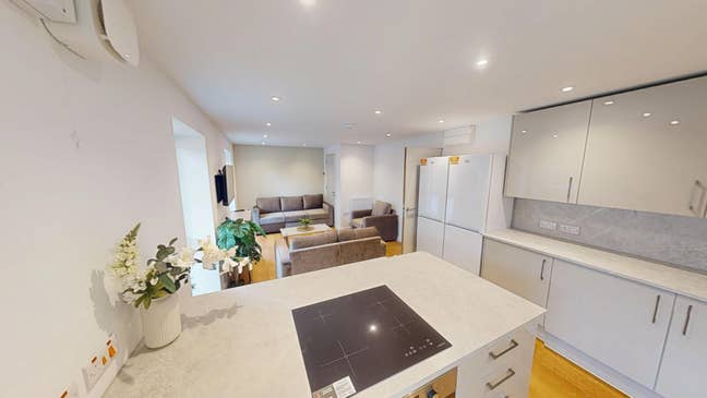 Brand New Rooms Available Flat 3, 124 Nrth Sher St Main Photo