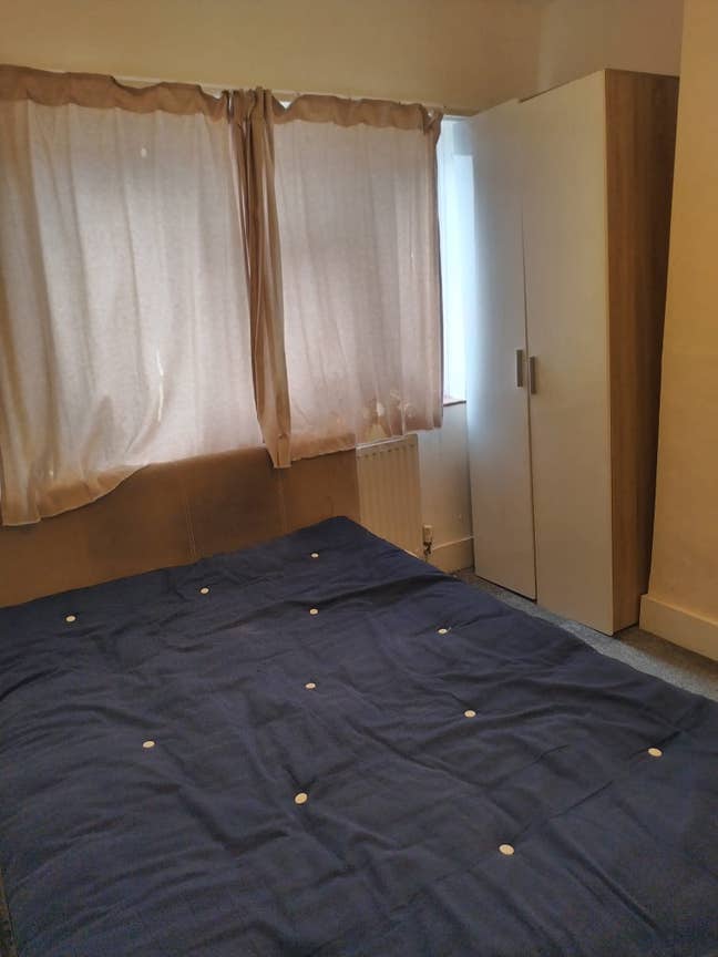 Room available immediately in rg1 Main Photo