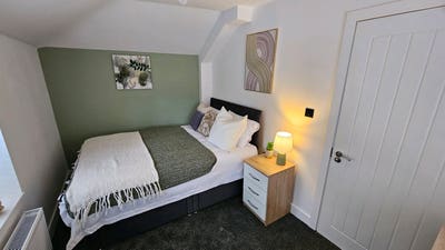 Luxury Room - Available  Main Photo