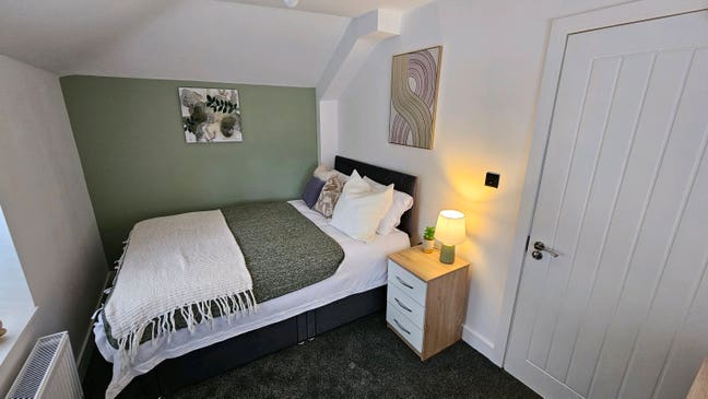 Luxury Room - Available  Main Photo