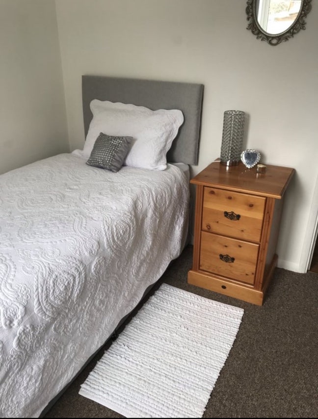 Lovely furnished single room Main Photo