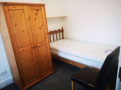 Single & Double furnished rooms - Free WIFI - LE2  Main Photo