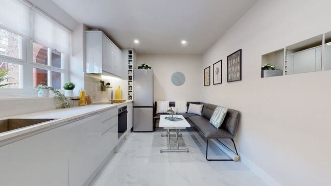 Modern Spacious 3-Bedroom Flat in Paddington NW8  Main Photo